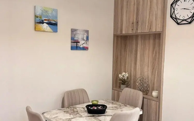 Nature House - At093