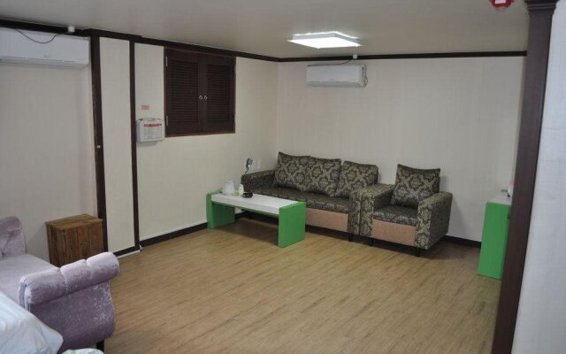 Goodstay Jeonju Wooshin Hotel