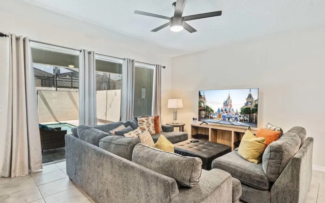 1832 Tropical Palms Circle