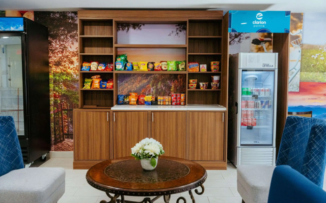 Clarion Pointe-Dillard near Blue Ridge Mountains