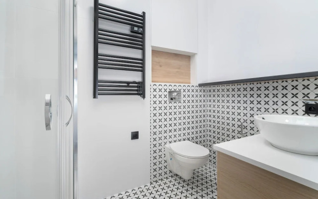 Poznan Apartment With Desk by Renters