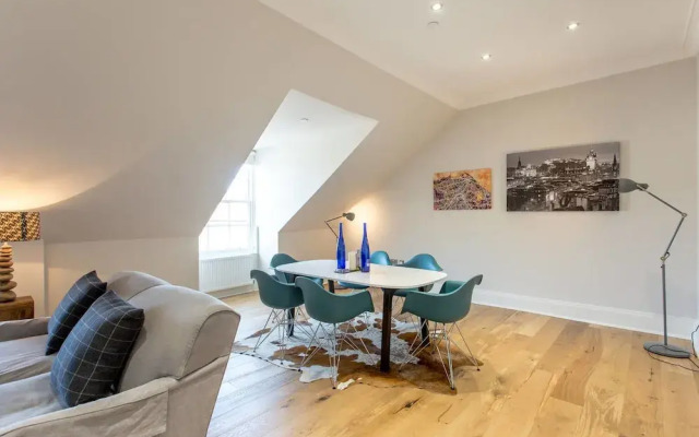 Heart of the City Luxury 3 Bedroom Apartment