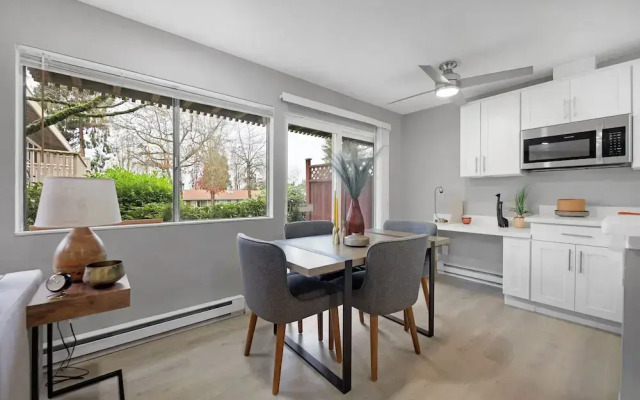 Cute Delightfully Remodeled Spacious Condo 2 Bedroom Condo by RedAwning