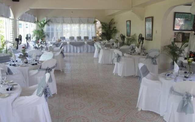 Shields Negril Villas