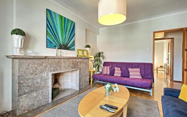 Apolónia 3 Frontal River View