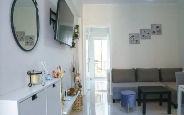 Loutraki Coastal Apartment Retreat