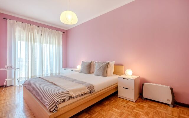 Espinho Family Stays Apartment