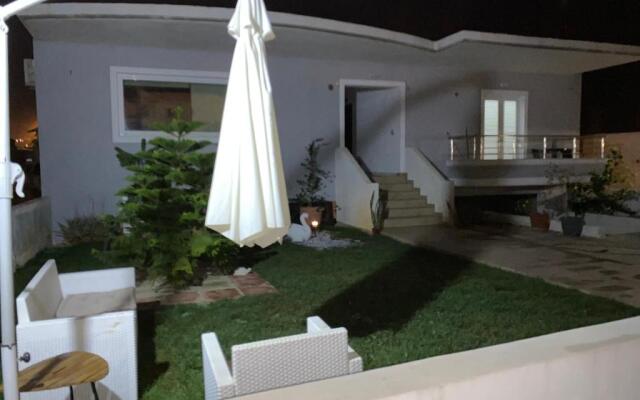 Maria's modern studio 5min from beach