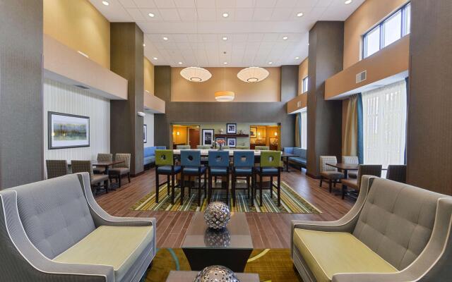 Hampton Inn & Suites St. Louis-Edwardsville