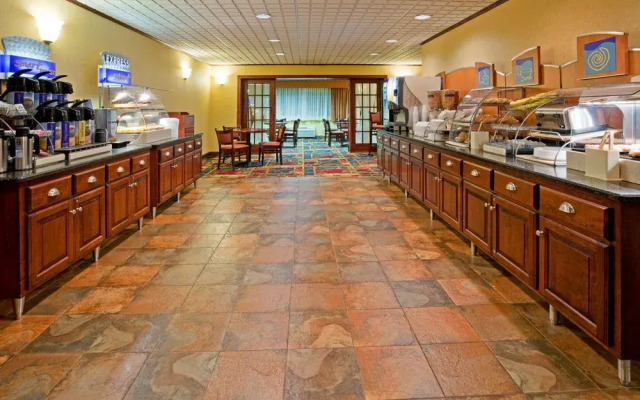 Holiday Inn Express & Suites Coon Rapids - Blaine Area