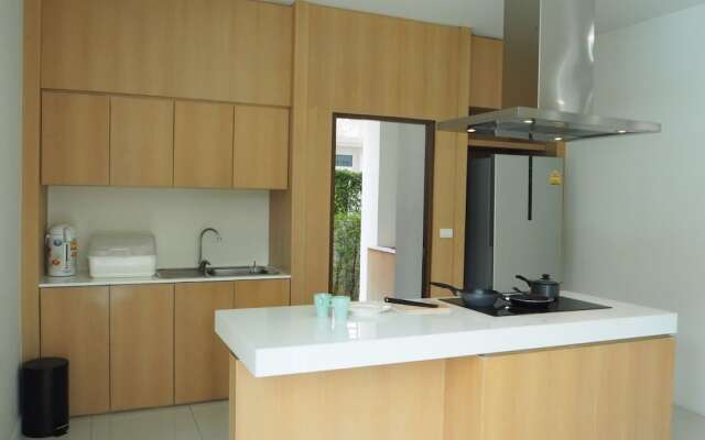 AnB Pool Villa 4BR Beachfront in Pattaya