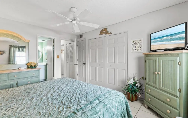 Colony Beach Club 139