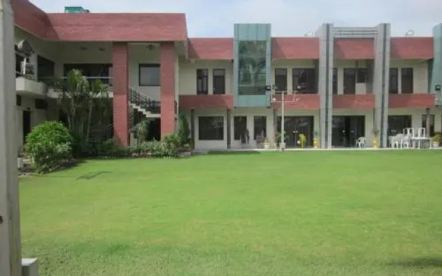 Amrapali Tourist Resort