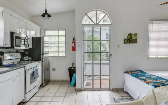 Walk to Beach! Vieques Casita w/ Pool Access