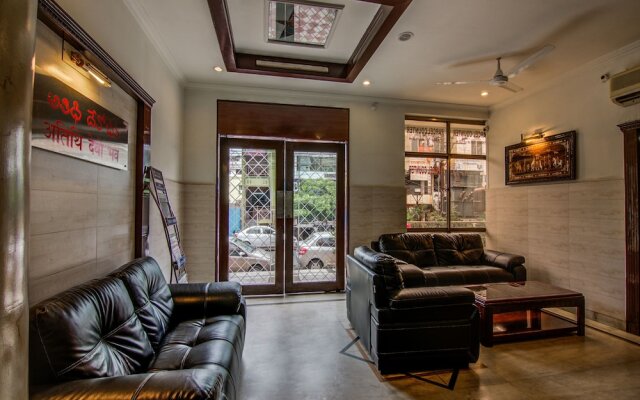 OYO 14670 Saaket Residency