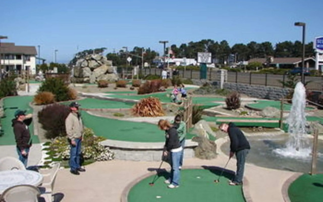 Emerald Dolphin Inn & Mini Golf