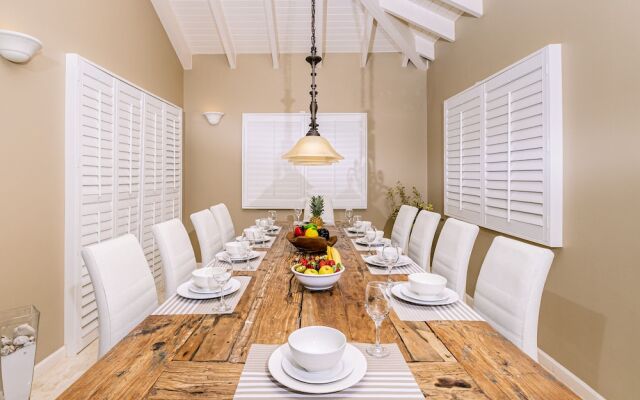 Gorgeous Mansion, Private Pool, Outdoor Kitchen!