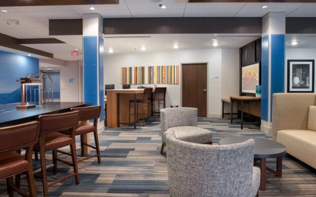Holiday Inn Express & Suites Racine by IHG