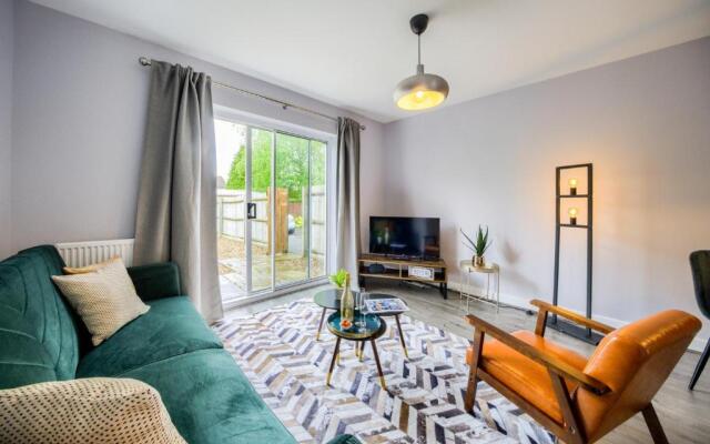 Cosy House │ RICOH │ M6 │ Sleeps 6 │ EMPOWER HOMES