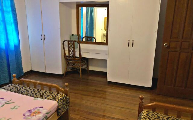 Royal Thee Bed & Breakfast