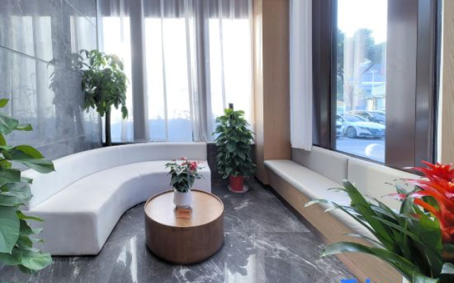 Ramada Encore By Wyndham Wuhan Station