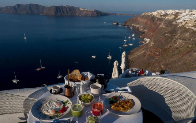 Ikies Santorini