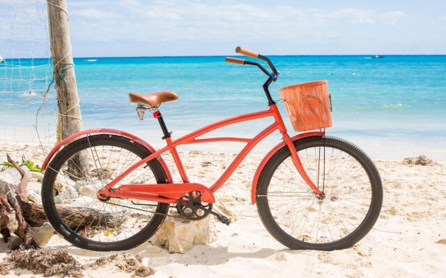 Newport House Playa Boutique Hotel - Beach Club Access