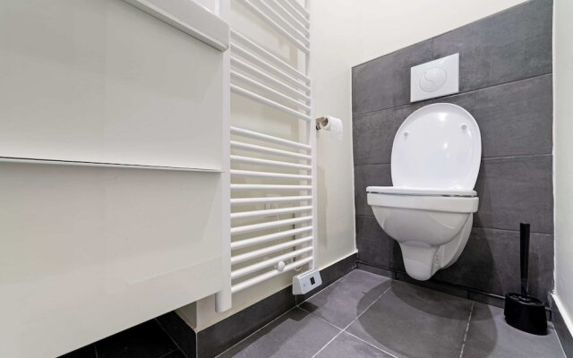 Bright and Modern Apt - 7 Mins to Notre Dame