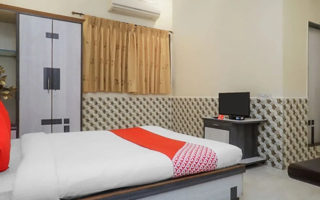 Hotel Golden Rock by OYO Rooms