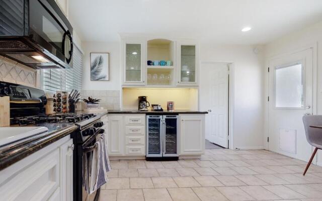 PRIVATE 4BR Near LAX & Beaches Playa Vista