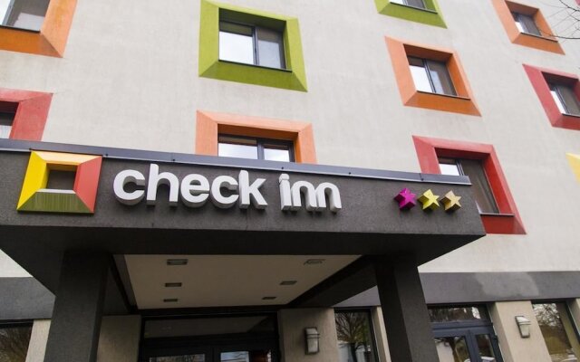 Check Inn Hotel