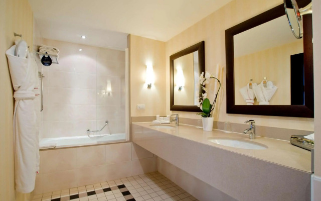 Mercure Paris Arc de Triomphe Etoile