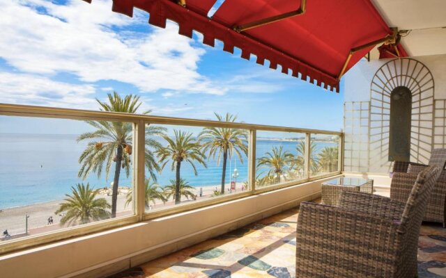 Like in a Boat , 2BR 2BA with big balcony in front of the sea