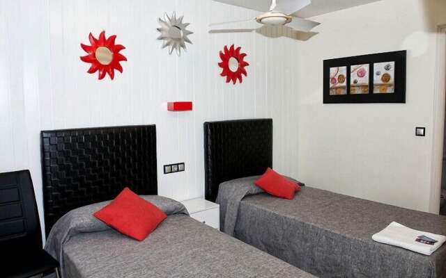Hostal Emporda