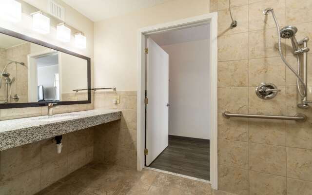 Quality Inn & Suites Vandalia near I-70 and Hwy 51