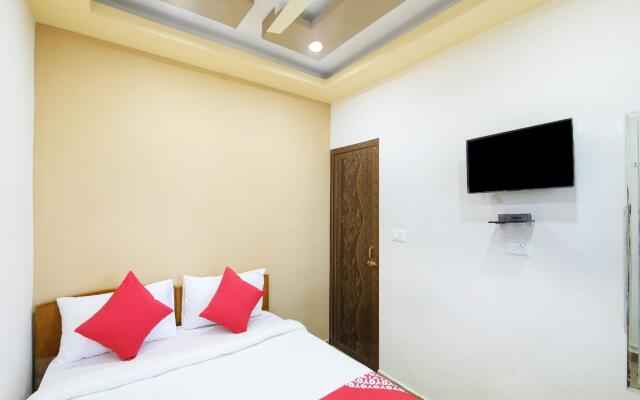 OYO 24279 C Seasons Inn