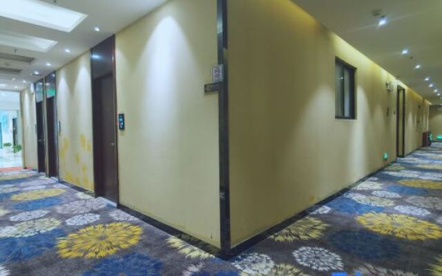 Edinburgh Hotel Guangzhou (Park Front Subway Station)
