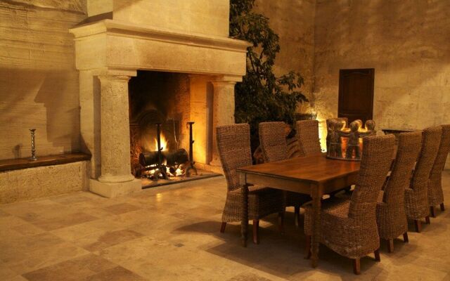 Château Latour Segur Suites & Spa