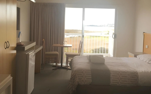 A Great Ocean View Motel
