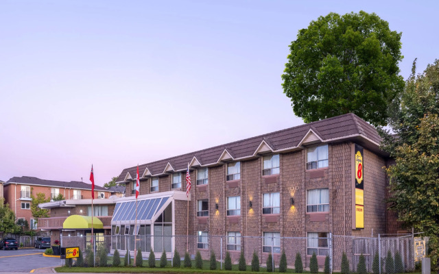Super 8 by Wyndham Toronto East ON