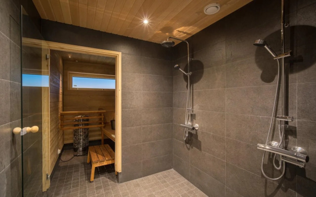 Star Arctic Hotel & Activities