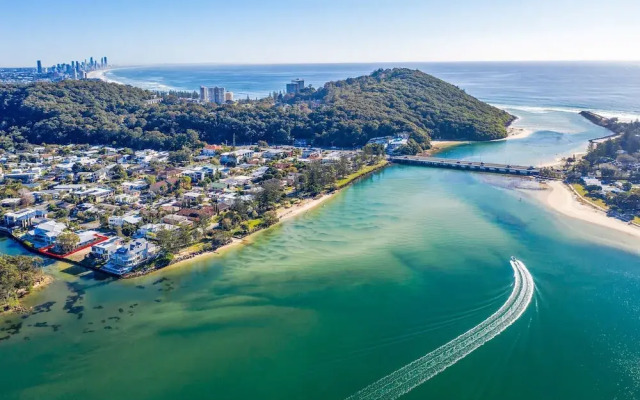 Luxe Waterfront Stay -Tallebudgera Creek