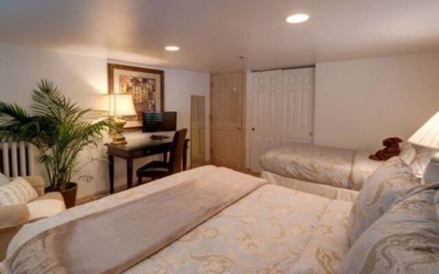 Capitol Hill Guest House - Seattle Bed & Breakfast