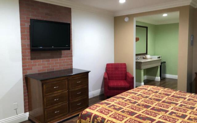 American Inn & Suites LAX