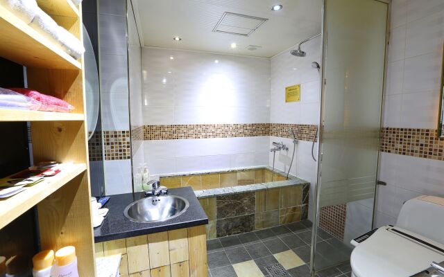 Film 37.2 Hotel
