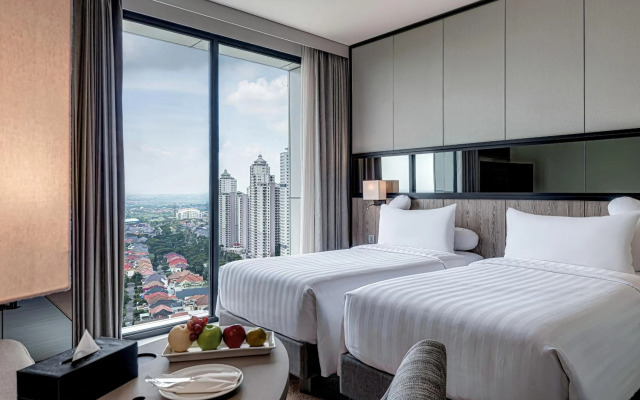 Whiz Luxe Hotel Spazio Surabaya