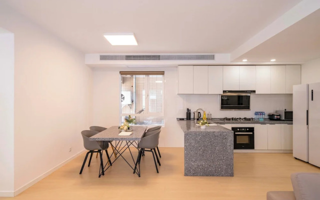 Tyms Bright 2BR 1BA Apt Xuhui Center