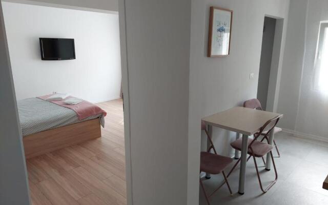 Ela's apartment