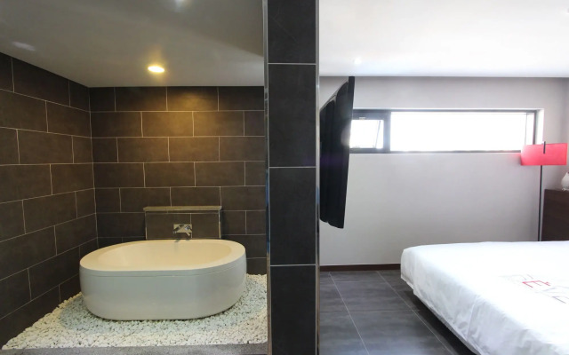 Reve Hotel Jeju