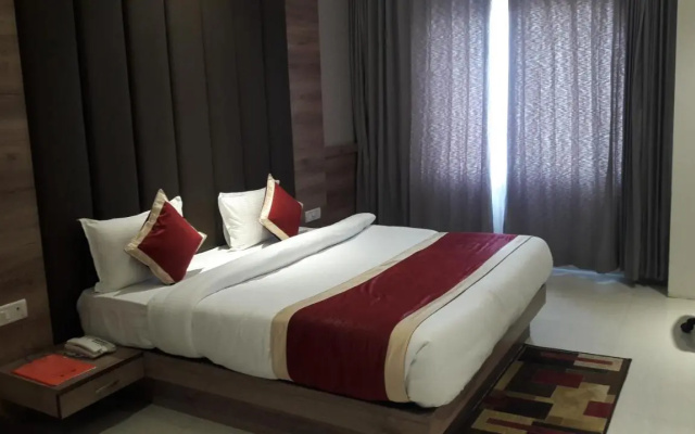 Hotel Crystal Grand